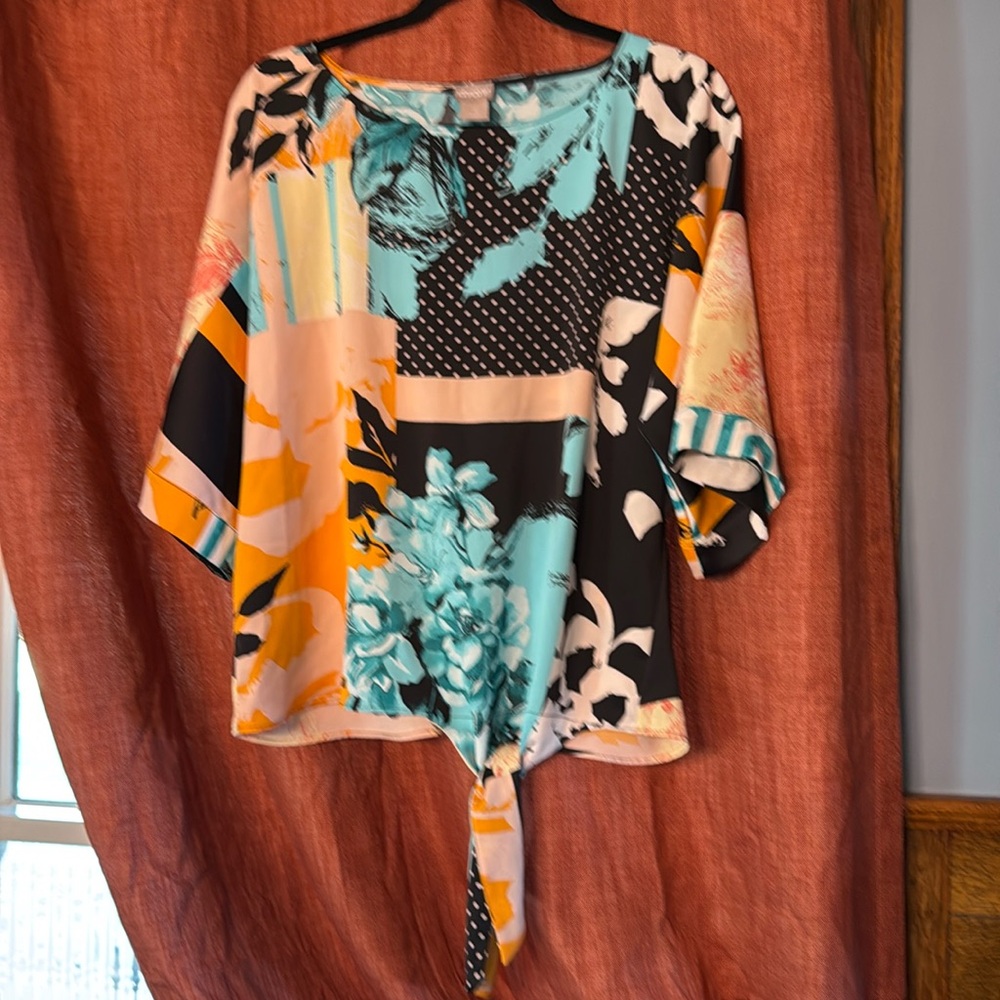 Women’s size 0 Chico’s tropical inspired print top - wearable art! Gorgeous!